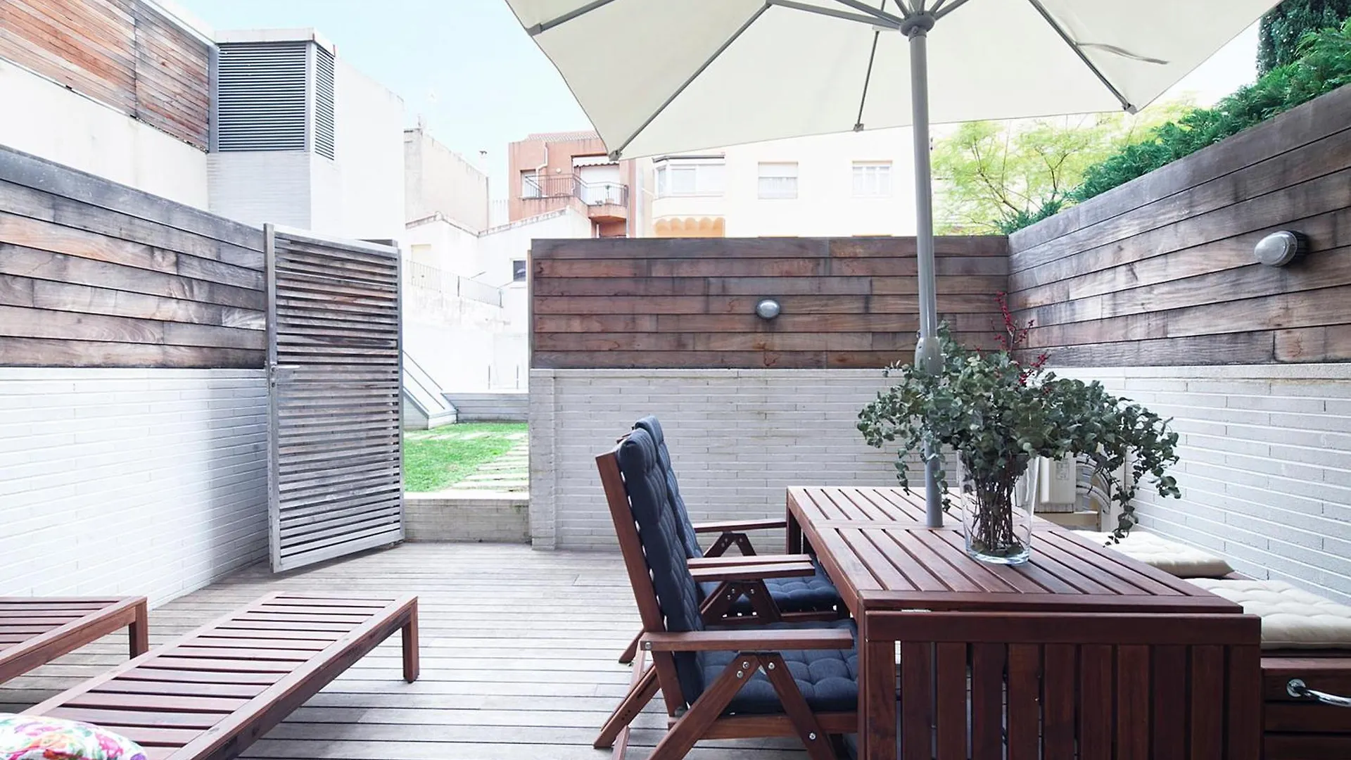 My Space Emirates - Splendid Apartment With Terrace And Pool Near Park Gueell バルセロナ 0*,  スペイン