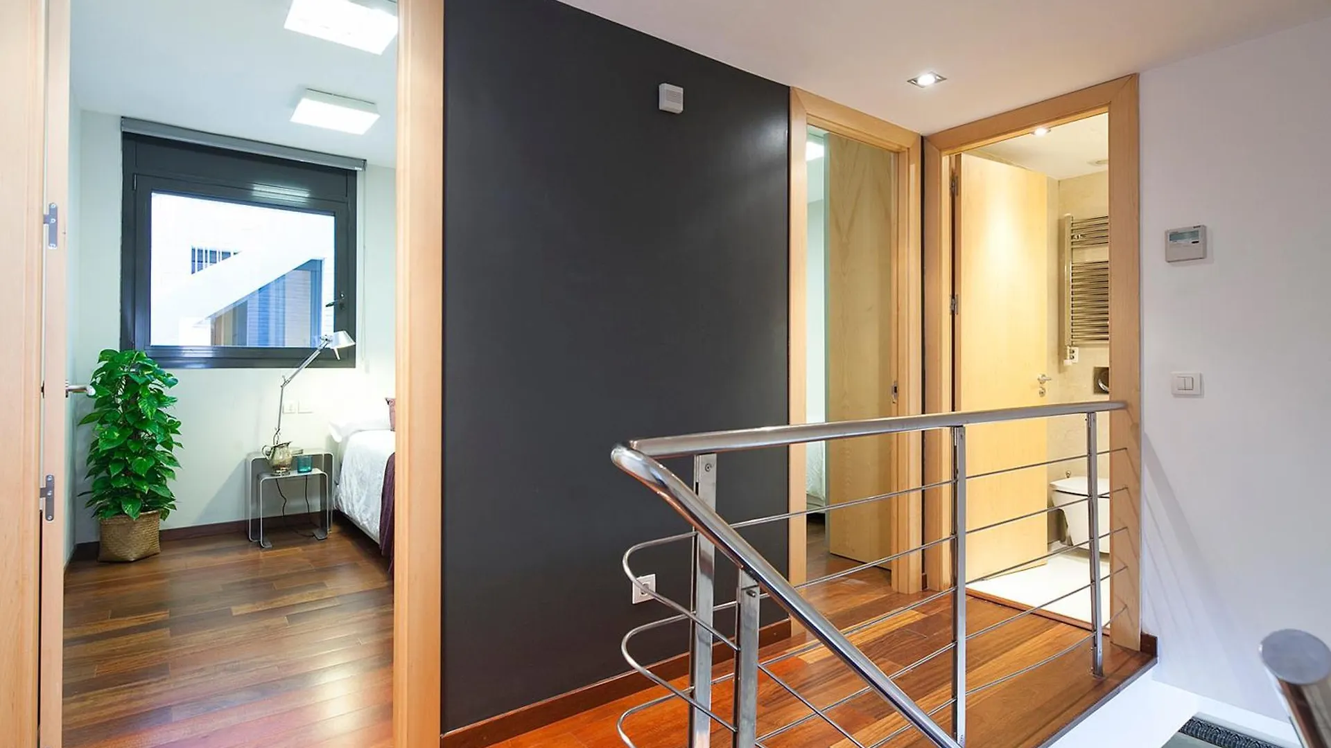 My Space Emirates - Splendid Apartment With Terrace And Pool Near Park Gueell バルセロナ
