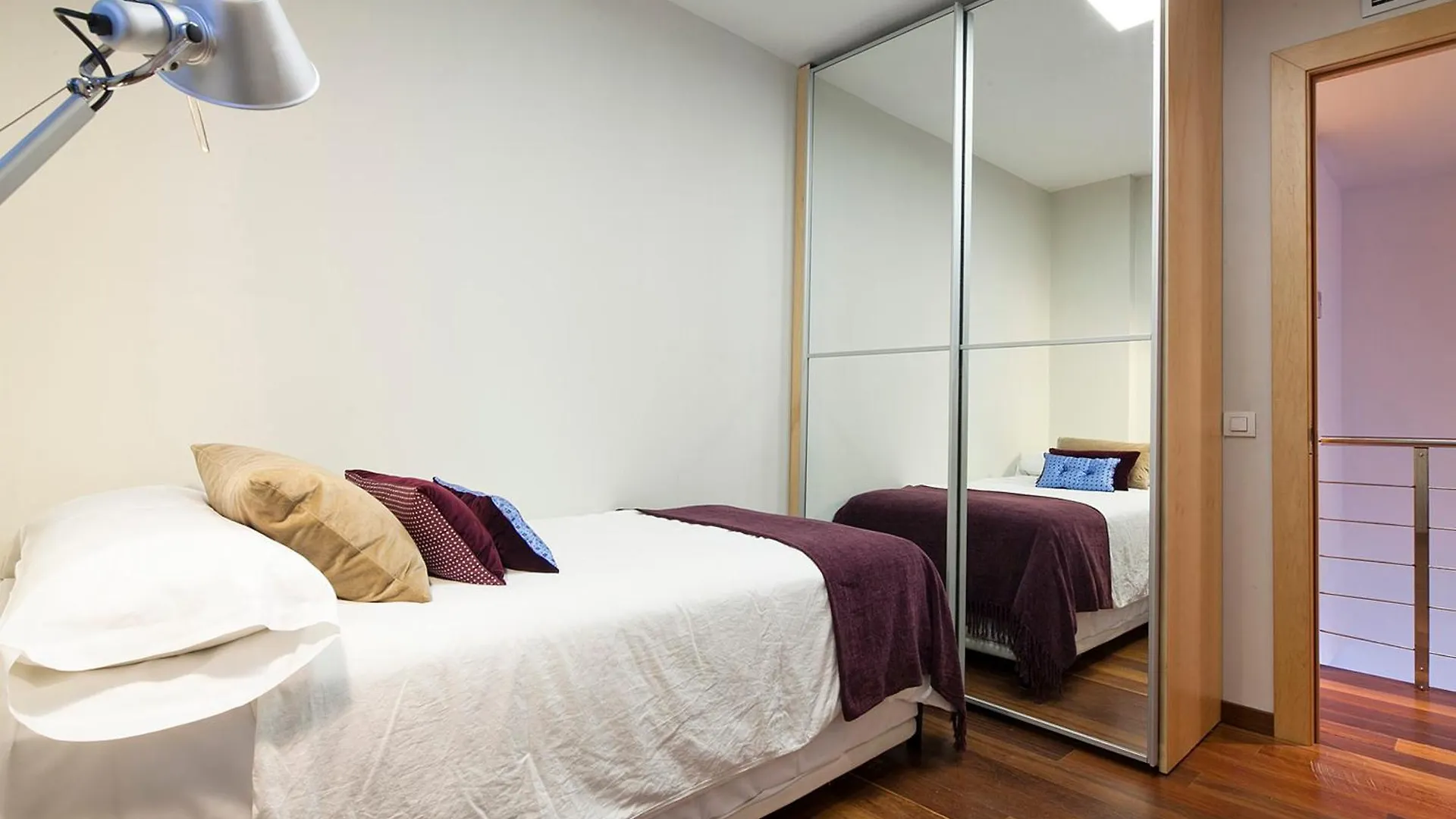 My Space Emirates - Splendid Apartment With Terrace And Pool Near Park Gueell バルセロナ スペイン