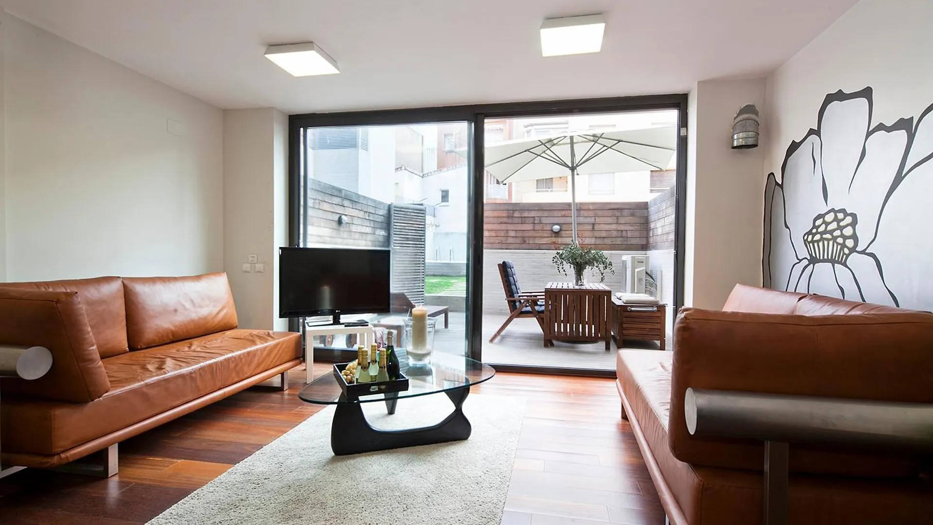 My Space Emirates - Splendid Apartment With Terrace And Pool Near Park Gueell バルセロナ 0*,  スペイン