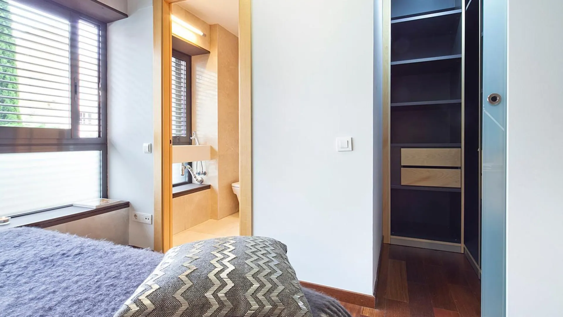 My Space Emirates - Splendid Apartment With Terrace And Pool Near Park Gueell バルセロナ