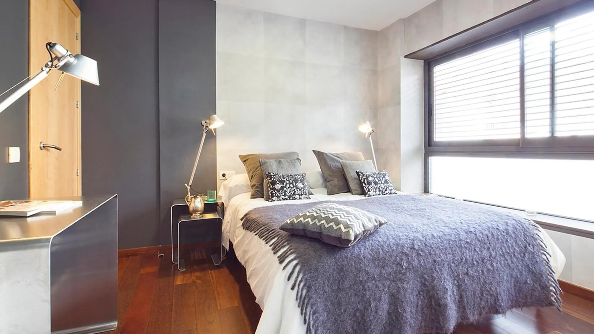 My Space Emirates - Splendid Apartment With Terrace And Pool Near Park Gueell バルセロナ