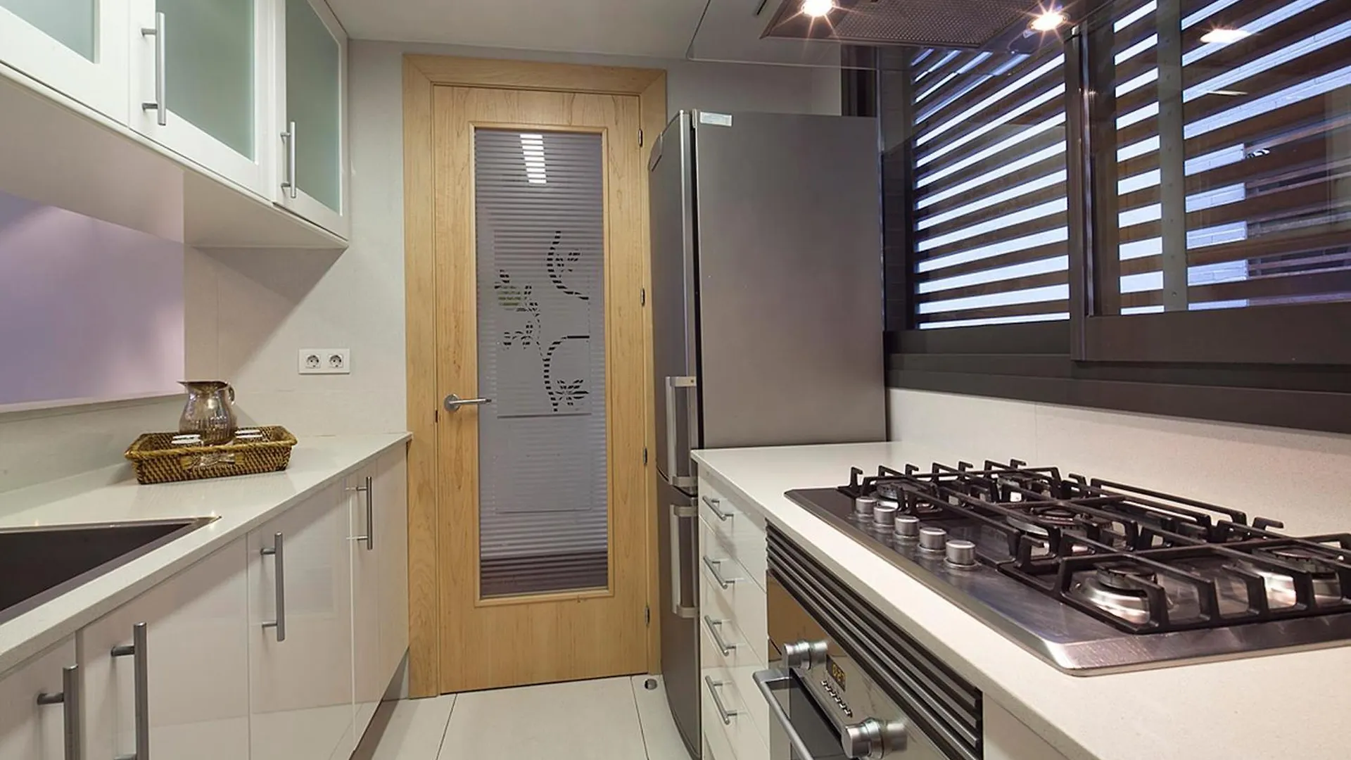 My Space Emirates - Splendid Apartment With Terrace And Pool Near Park Gueell バルセロナ
