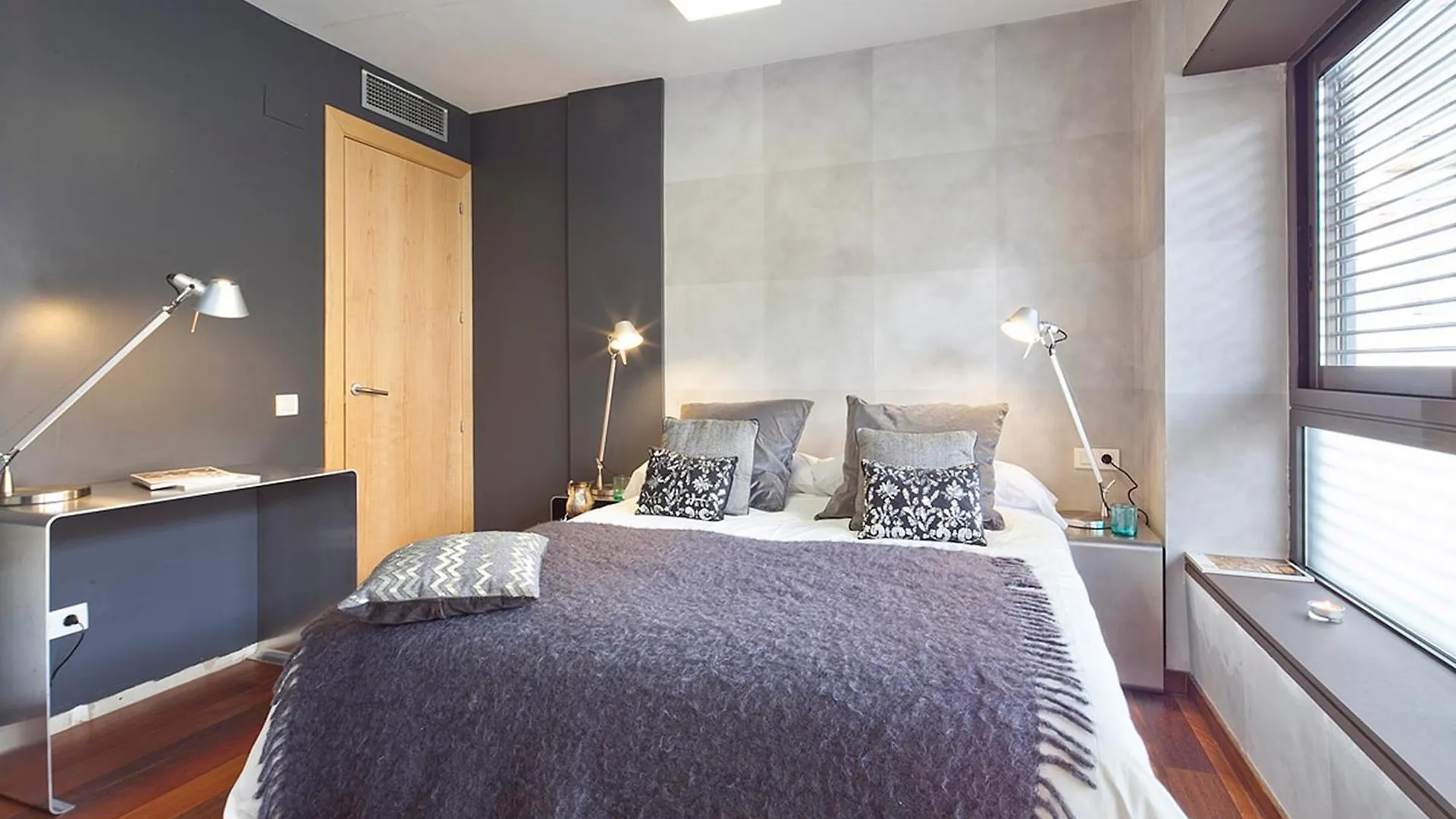 My Space Emirates - Splendid Apartment With Terrace And Pool Near Park Gueell バルセロナ