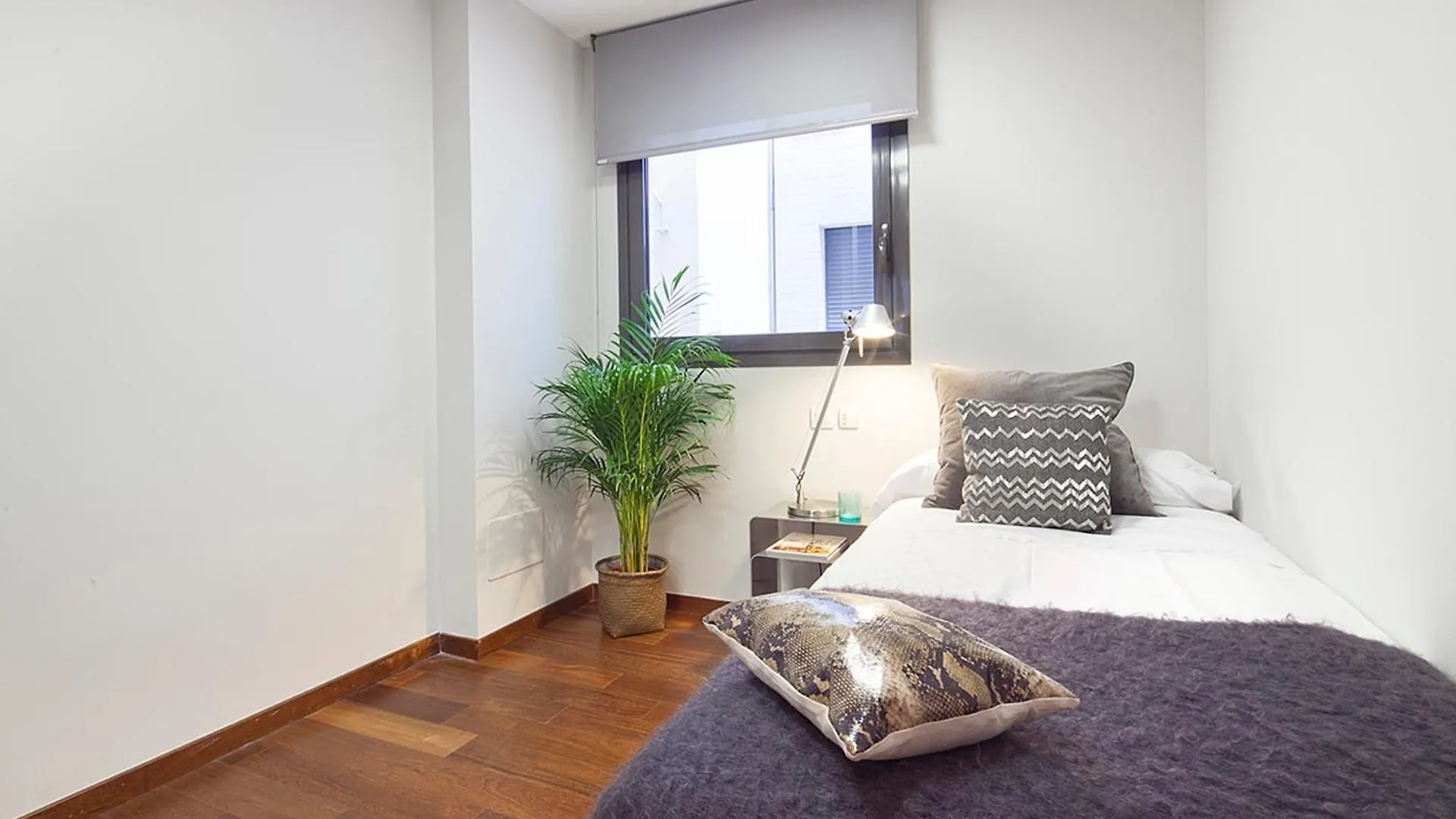 My Space Emirates - Splendid Apartment With Terrace And Pool Near Park Gueell バルセロナ