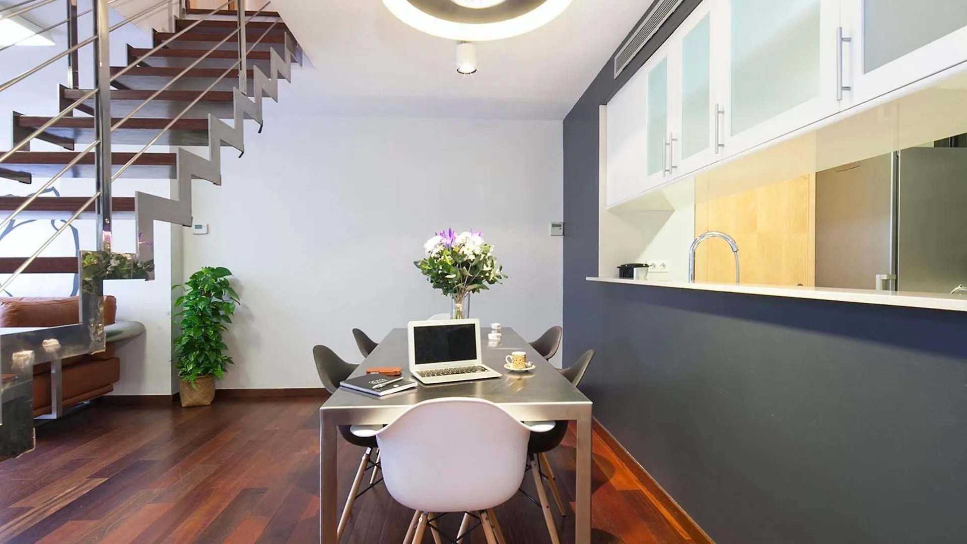 My Space Emirates - Splendid Apartment With Terrace And Pool Near Park Gueell バルセロナ スペイン