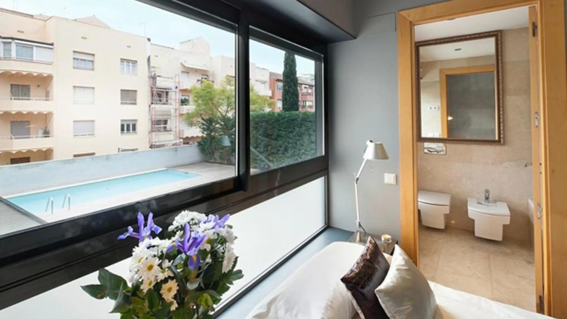 My Space Emirates - Splendid Apartment With Terrace And Pool Near Park Gueell バルセロナ