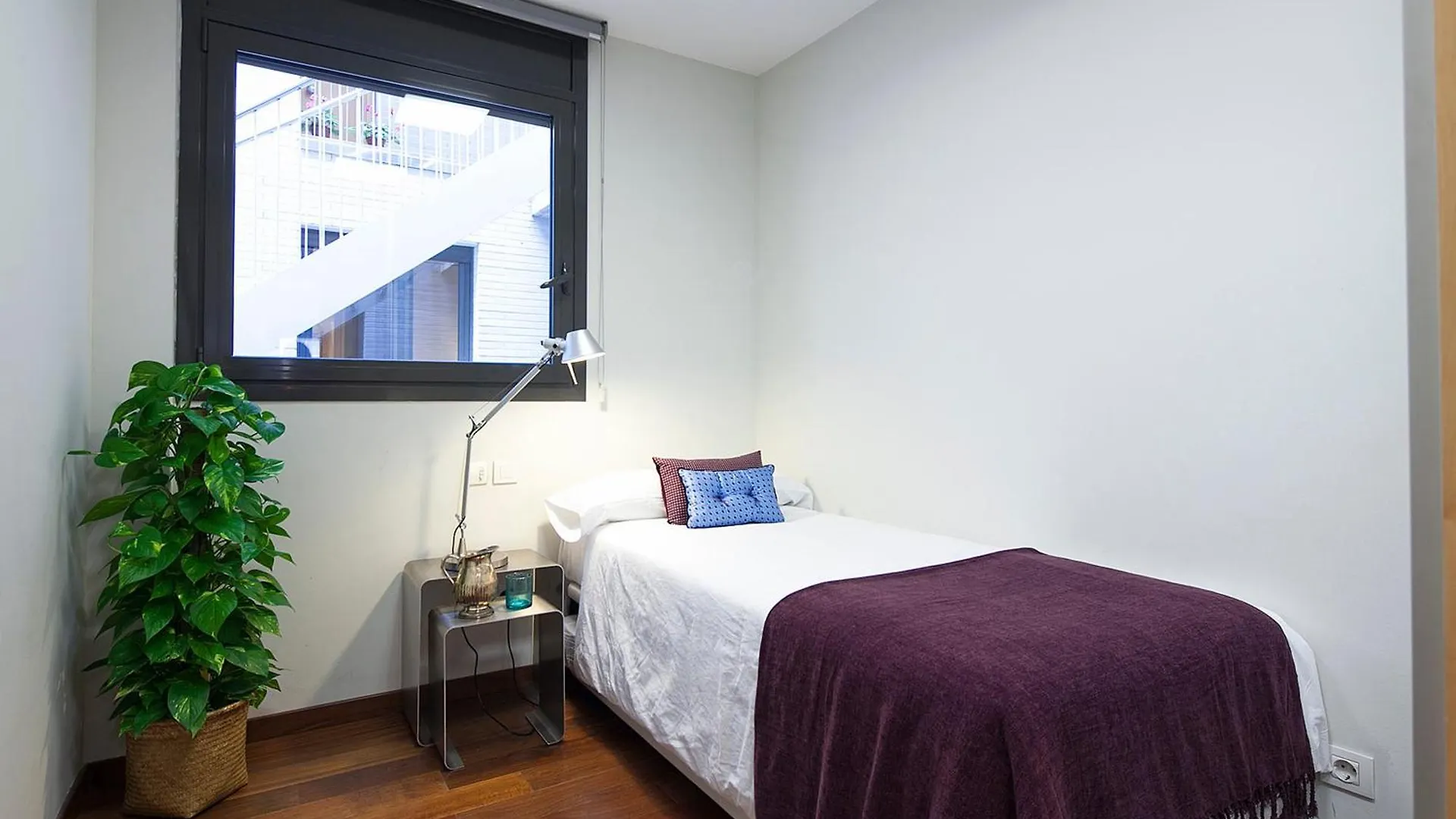My Space Emirates - Splendid Apartment With Terrace And Pool Near Park Gueell バルセロナ スペイン