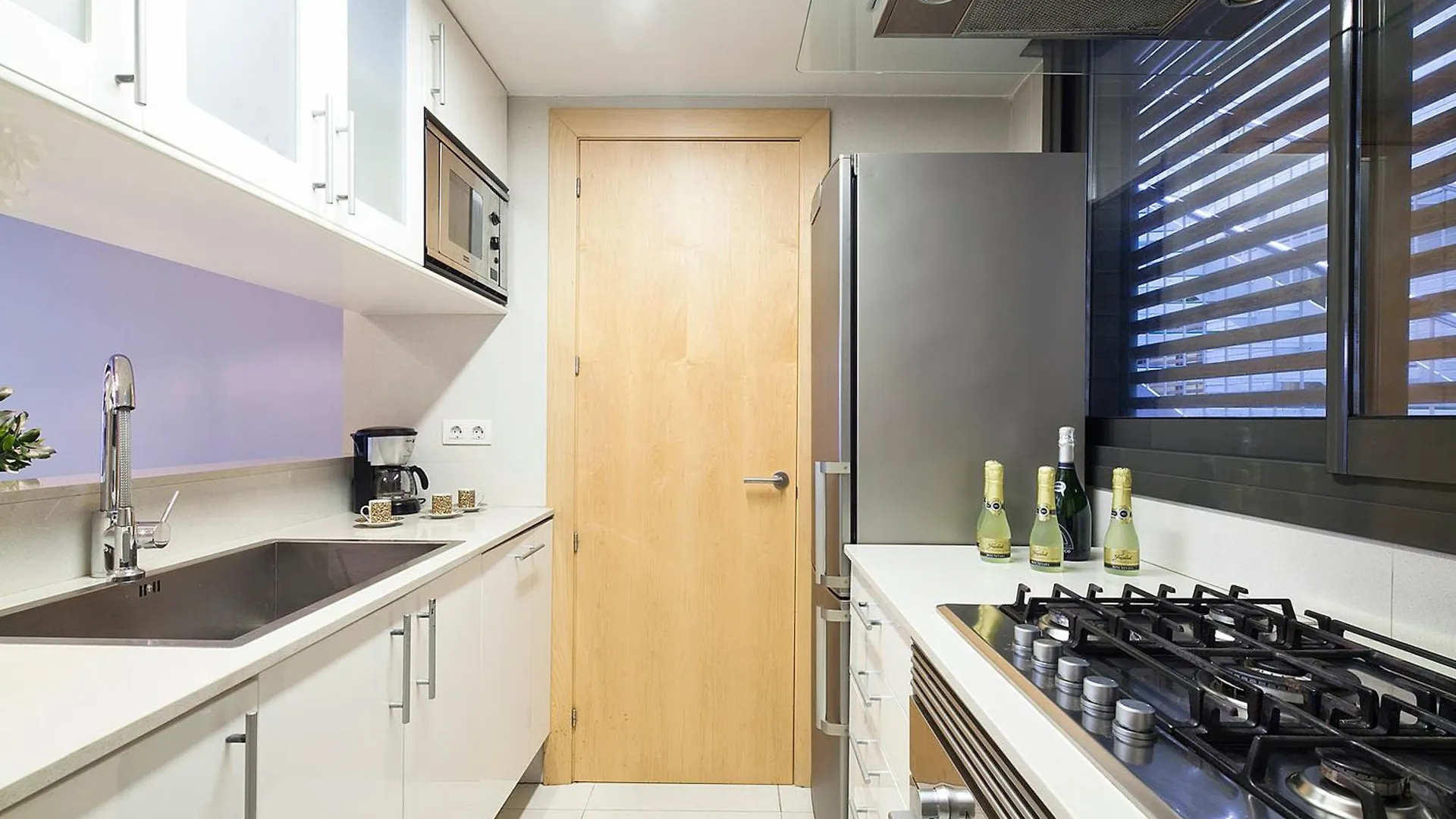 My Space Emirates - Splendid Apartment With Terrace And Pool Near Park Gueell バルセロナ